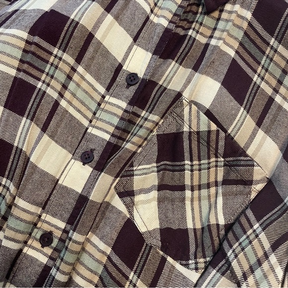 Size L Style&Co button up shirt. Excellent quality and excellent condition! - Picture 8 of 8